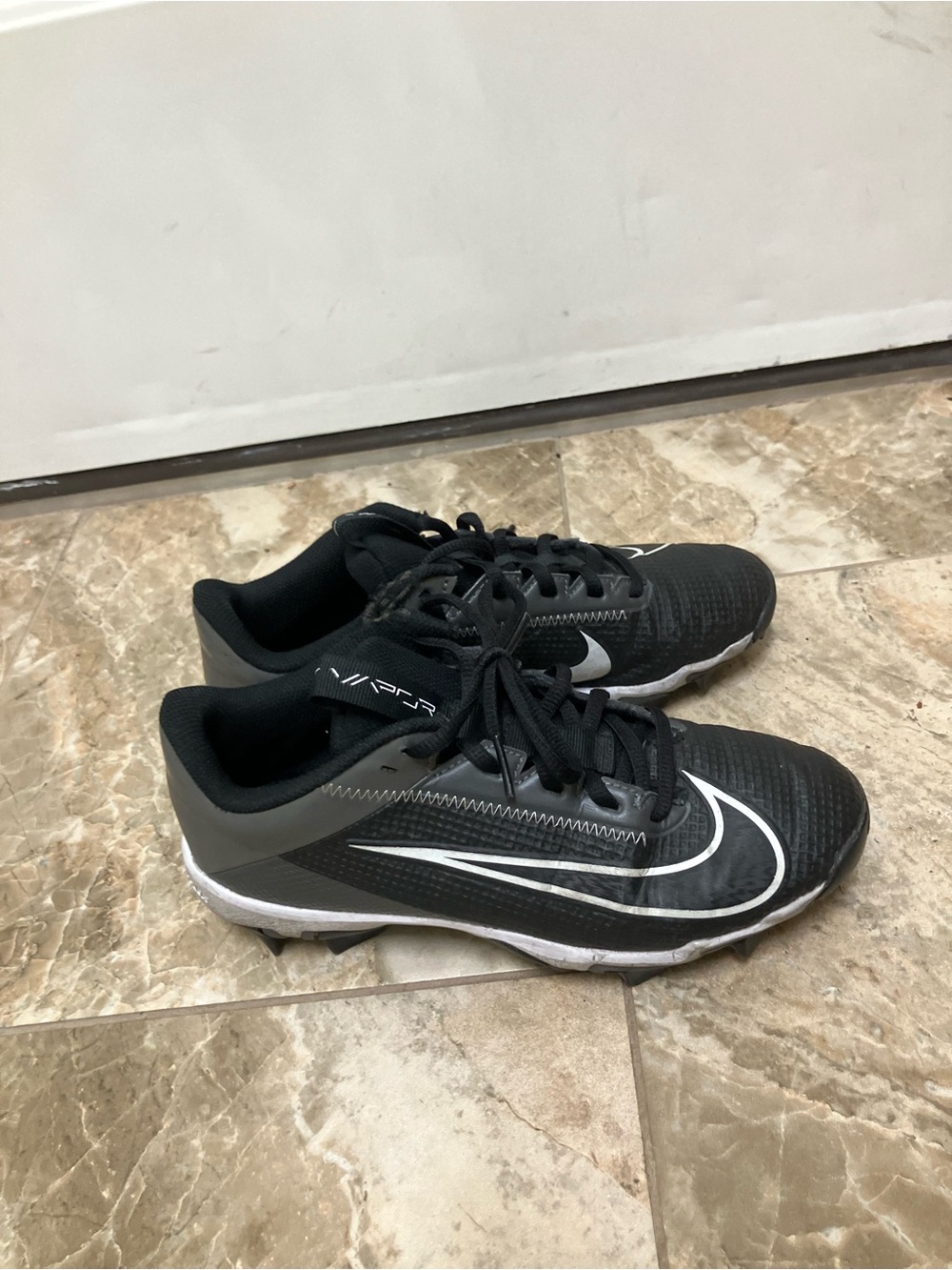 Nike Vapor Edge Shark 2 Low Youth Black and White Football Cleats Bold Swoosh 4